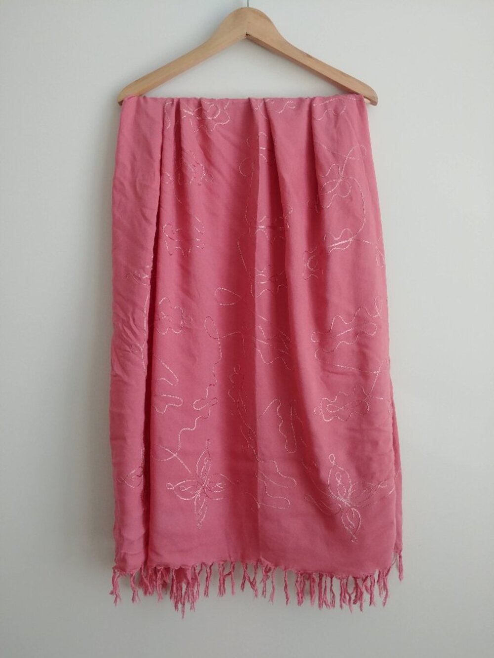 Very large soft 100% viscose pink embroidered scarf with fringe